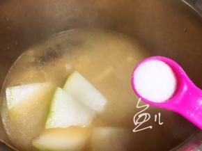 放盐调味，继续煮10分钟