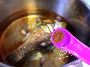 放入五香粉