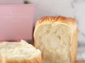 。出炉脱模放凉。