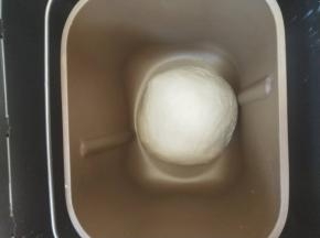 5、滚圆放入盆内进行基础发酵。