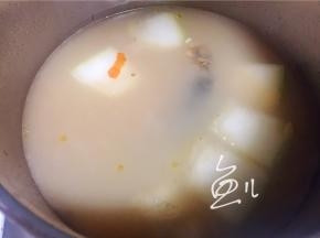 汤已经是奶白色，熄火