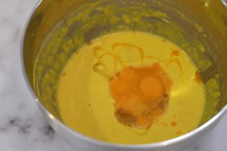 加入鸡蛋液。