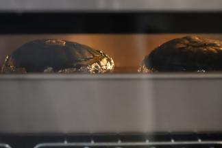 放入预热好的烤箱，时间为55分钟左右。