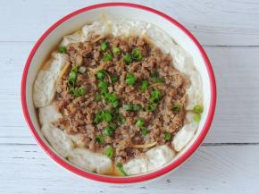 出锅，撒上一些葱花，淋一勺芝麻油，就可以上桌享用啦。