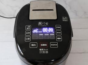 盖上盖子，巧釜电饭煲接通电源，选择“营养蒸”程序。