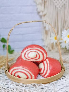 香甜松软的馒头，做法比面包简单，好吃不上火。