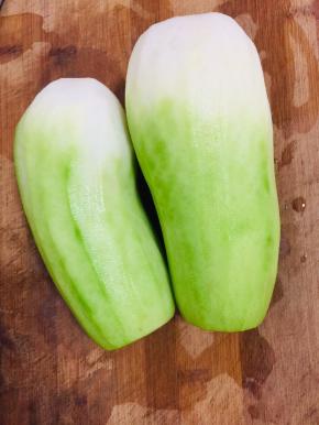 青萝卜削皮清洗干净备用！