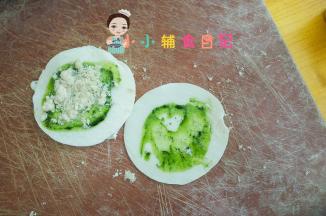 撒上肉松，不要太多，铺平铺满