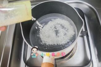 水烧开放入一包粒粒面