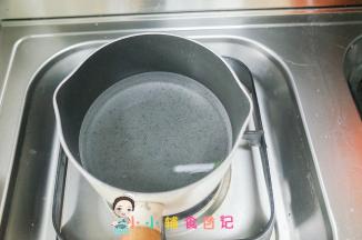 水烧开，如果想煮的软烂就冷水下面，如果想q弹一点就水开下面