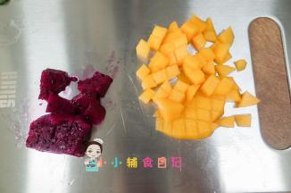 火龙果、黄桃、芒果切小粒