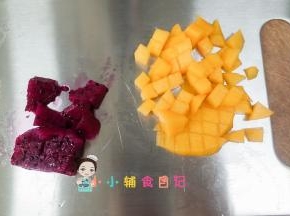 火龙果、黄桃、芒果切小粒