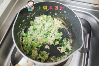 加入青菜翻炒即可