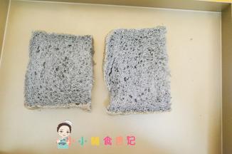 吐司切厚片放在烤盘里