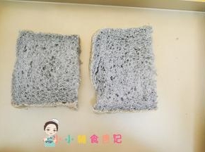 吐司切厚片放在烤盘里