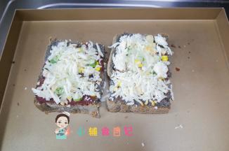 拿出来再撒一些马苏里拉芝士