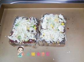 拿出来再撒一些马苏里拉芝士