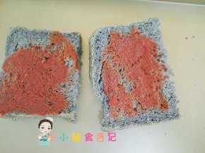 吐司上面抹一层番茄酱