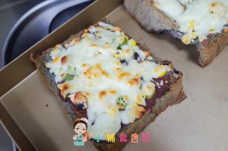 烤箱转200度烤5分钟，表面有点黄就可以了