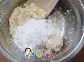 加入20g玉米淀粉混合