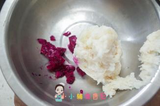 3g火龙果加玉米淀粉加土豆糊混合均匀