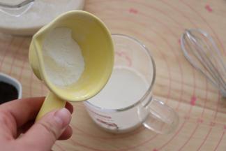 加入玉米淀粉。