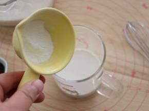 加入玉米淀粉。