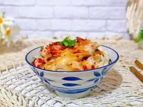 汉族传统风味面食，陕西很有特色的一种主食。