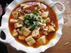 9 最后盛出来，撒上青蒜末和花椒碎就完成了。