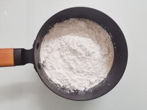 趁热加入木薯淀粉