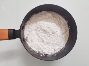 趁热加入木薯淀粉