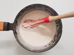 搅拌至无颗粒成稀糊状