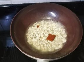 放入番茄块