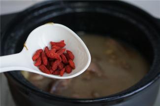 这枸杞也是不可少的哦，即点缀又丰富营养。