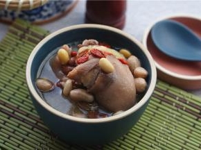 整个过程 如上，就这样子就可以炖出香香糯糯的杂豆炖猪蹄。友友们喜欢不要错过哦，秋冬进补有它更营养。