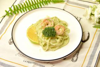 12.酱汁浓浓的裹在每个面条上非常的入味