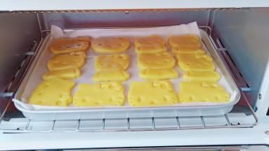 烤盘放入烤箱【烤箱提前150度预热十分钟】