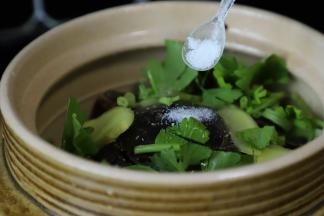 加入1小勺的盐。