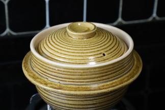 盖上第一个锅盖。