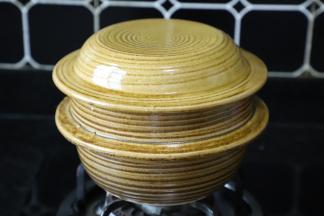 再盖上大的锅盖（双层的锅盖密封性超级好）。