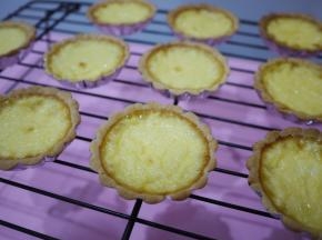蛋挞烤好之后取出放凉。