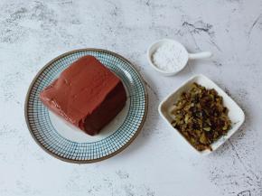 新鲜的猪血炒着吃特别嫩。