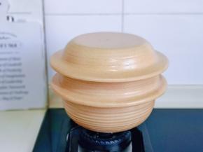 关火，之后将土锅配带的压力盖，盖起来，这样焖着，保温效果特别好，双盖，煲仔，托盘，一锅多用，大爱。