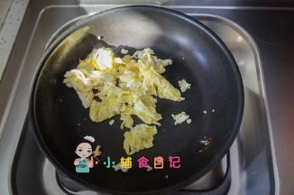 鸡蛋炒好备用
