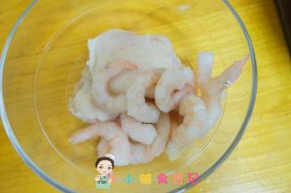 鸡肉跟虾仁柠檬腌渍去腥，虾仁开背去虾线