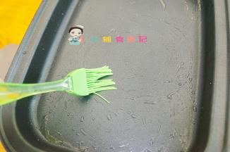 锅里刷一点油