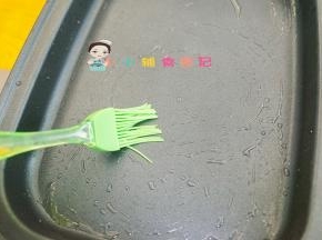 锅里刷一点油