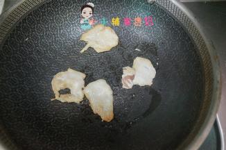 鸡胸肉切薄片煎熟备用