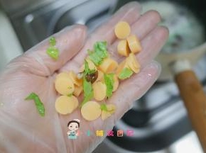 煮一会加入鳕鱼肠