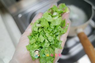 最后加入青菜叶